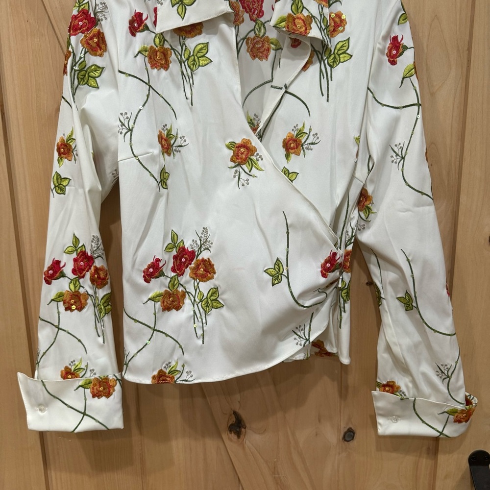 Sherrie Bloom Peter Noviello Chetta B Wrap Blouse Sz 10 White Embroidered Floral - Picture 3 of 16